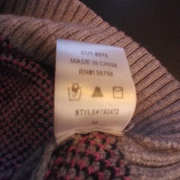 Paisley Grace Women's Gray and Pink Leopard Print Sweater Size M Cut Out In Back - Picture 10 of 10